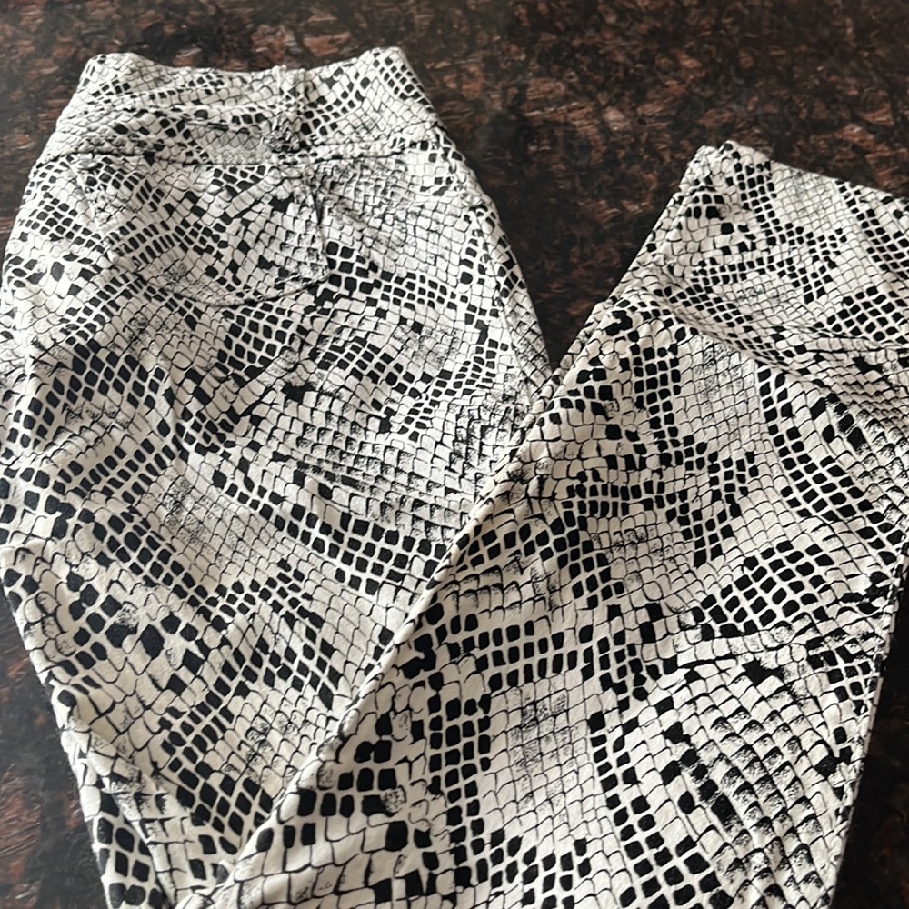 Juniors Size 9 Low Rise Wide Waistband Snake Print Straight Leg W/Clear Stones